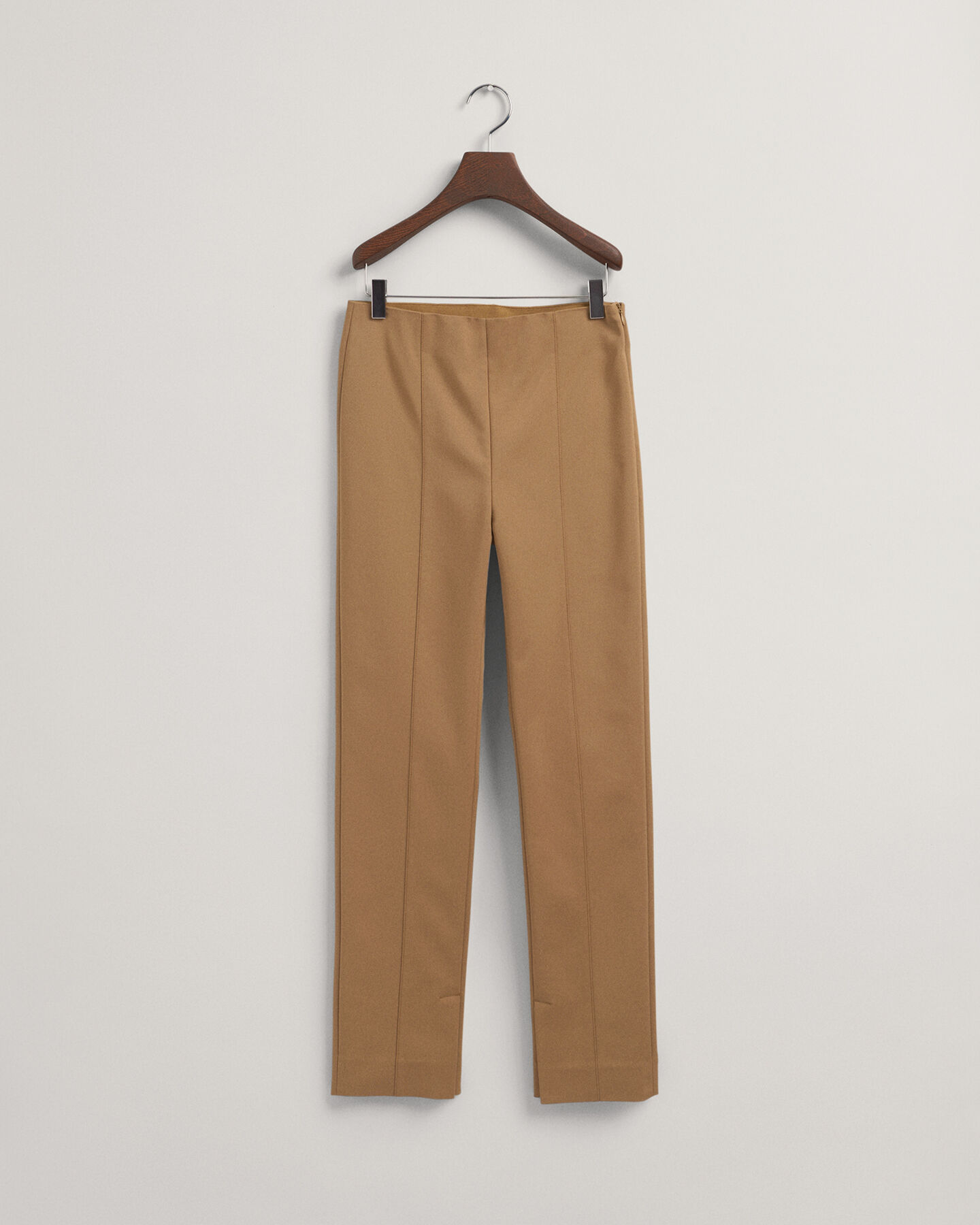 Pantalon habill&eacute; &agrave; nervures