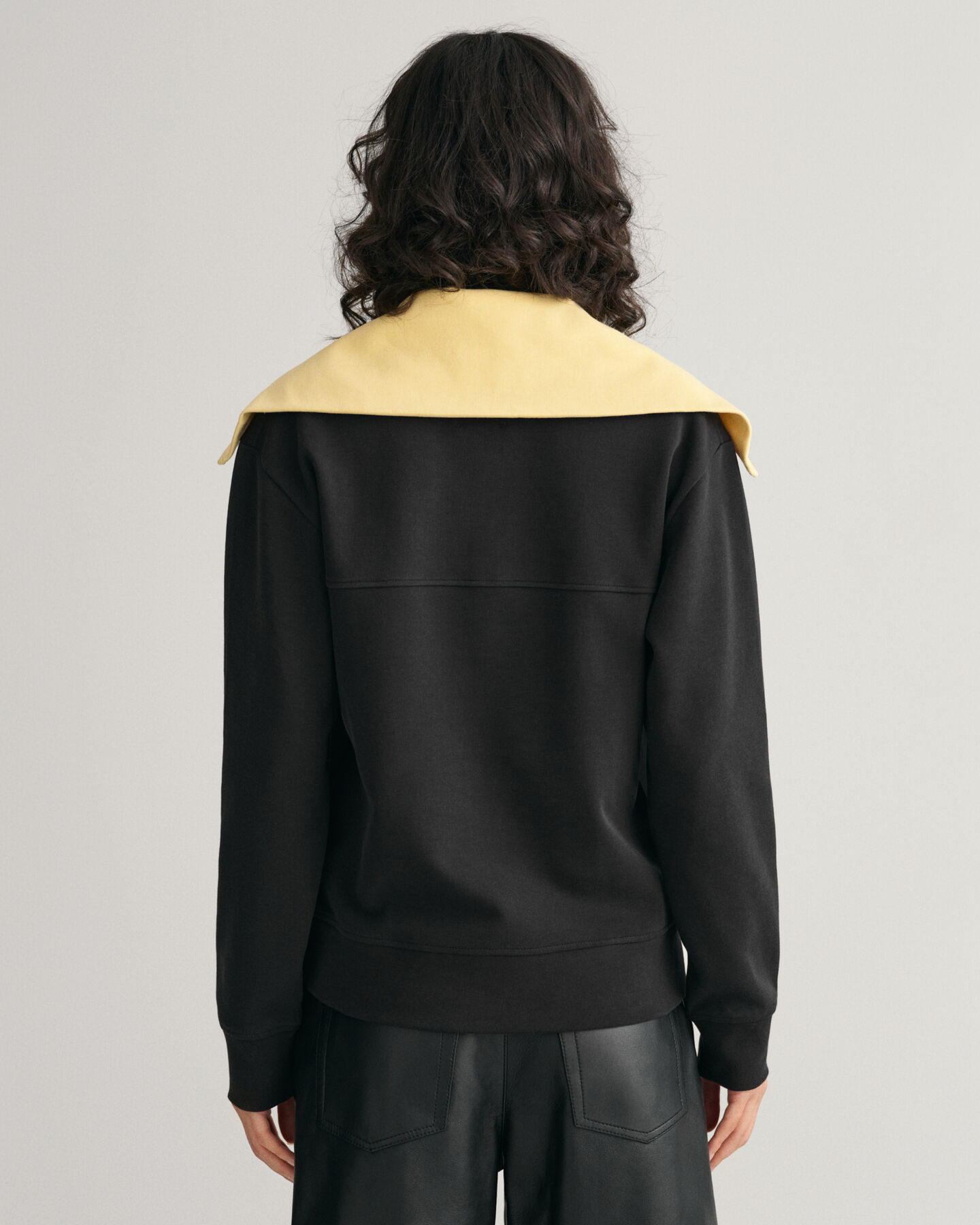 Sweat-shirt &agrave; demi-zip en colour-block