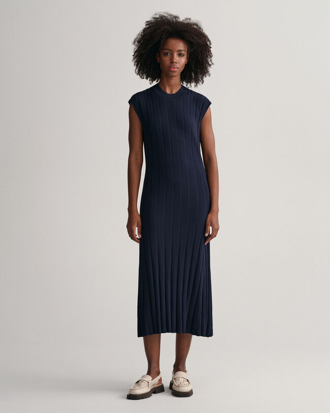 Robe ras du cou en maille c&ocirc;tel&eacute;e sans manches