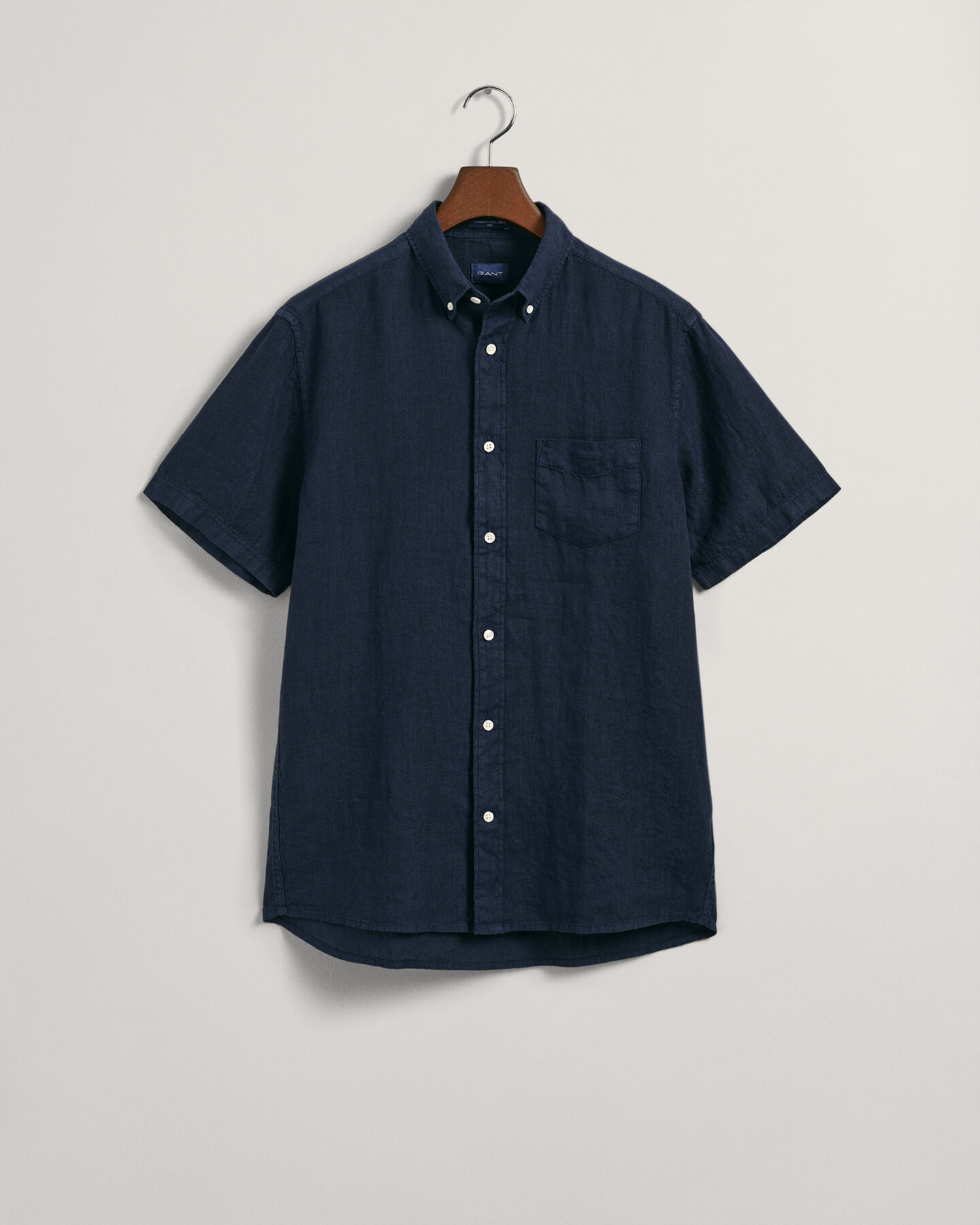 Chemise regular fit en lin teint en pi&egrave;ce &agrave; manches courtes