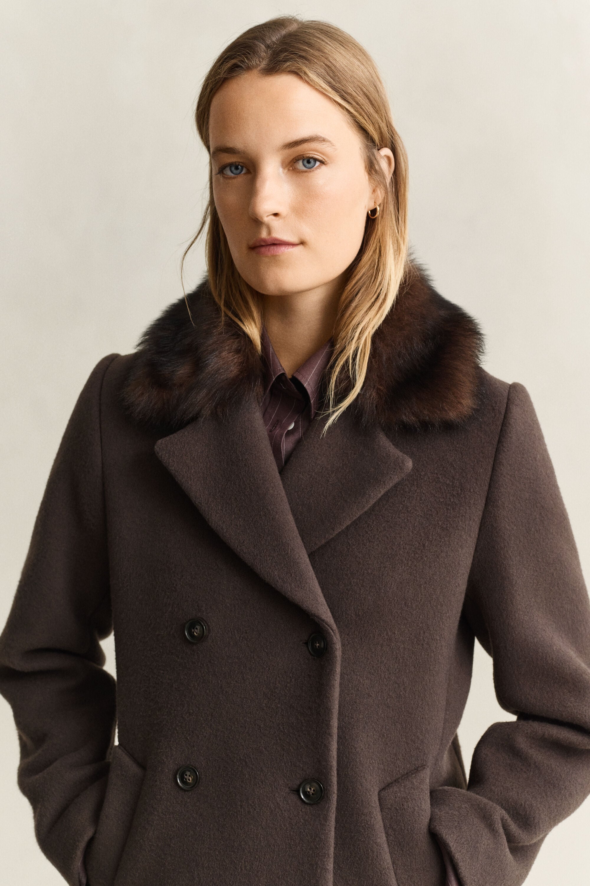 Manteau avec col en peau retournée