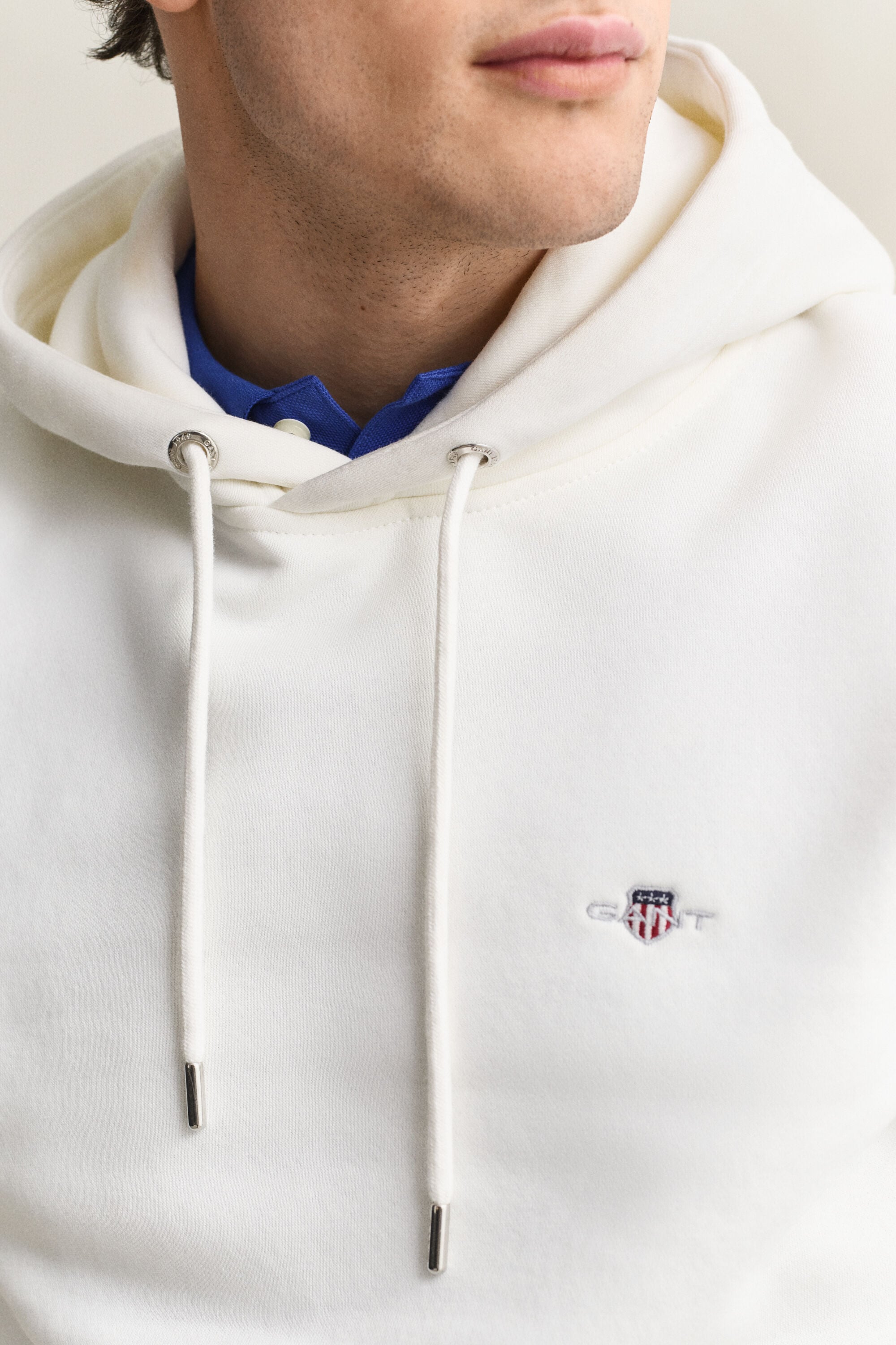 Sweat à capuche avec écusson