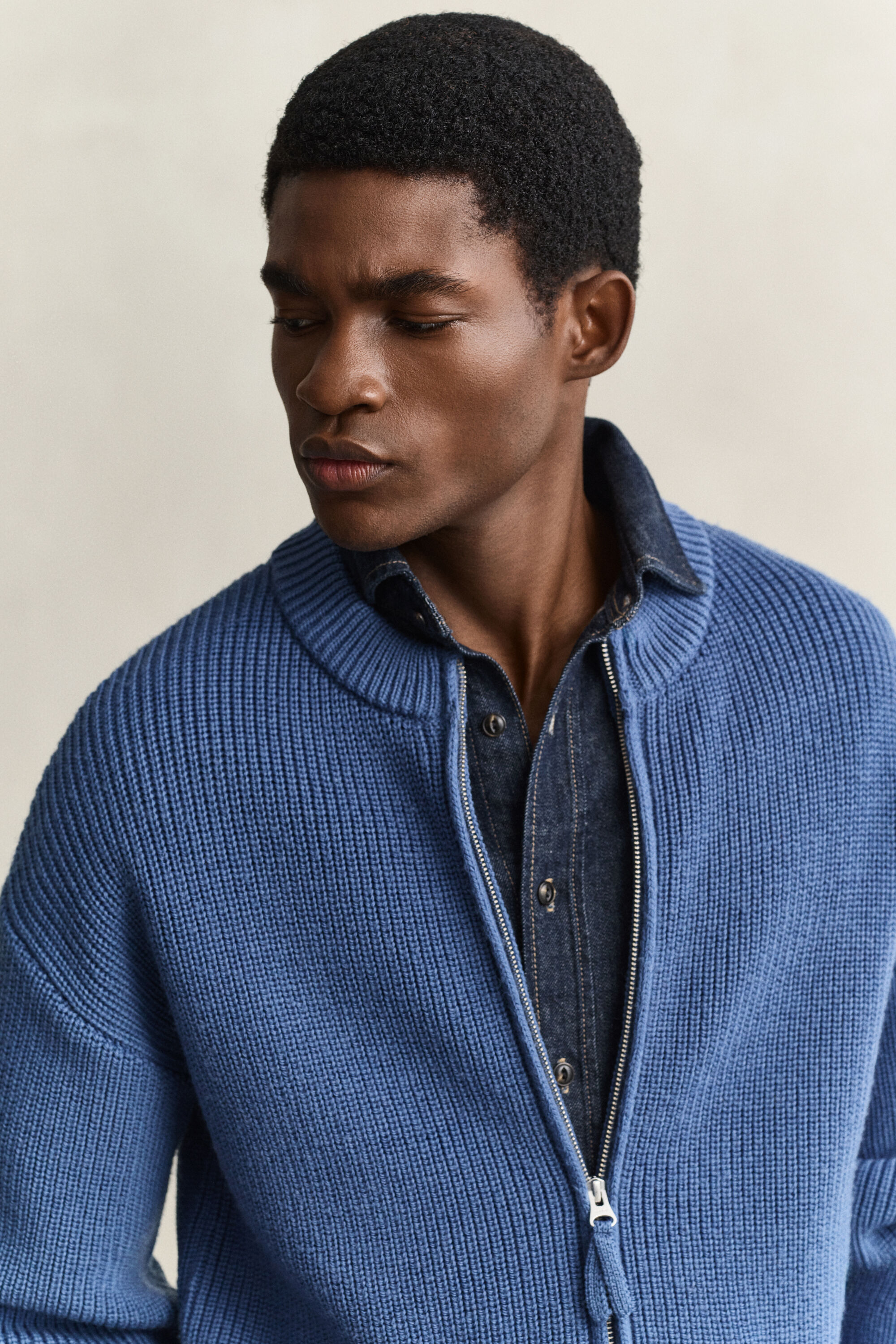 Cardigan zippé en laine côtelée