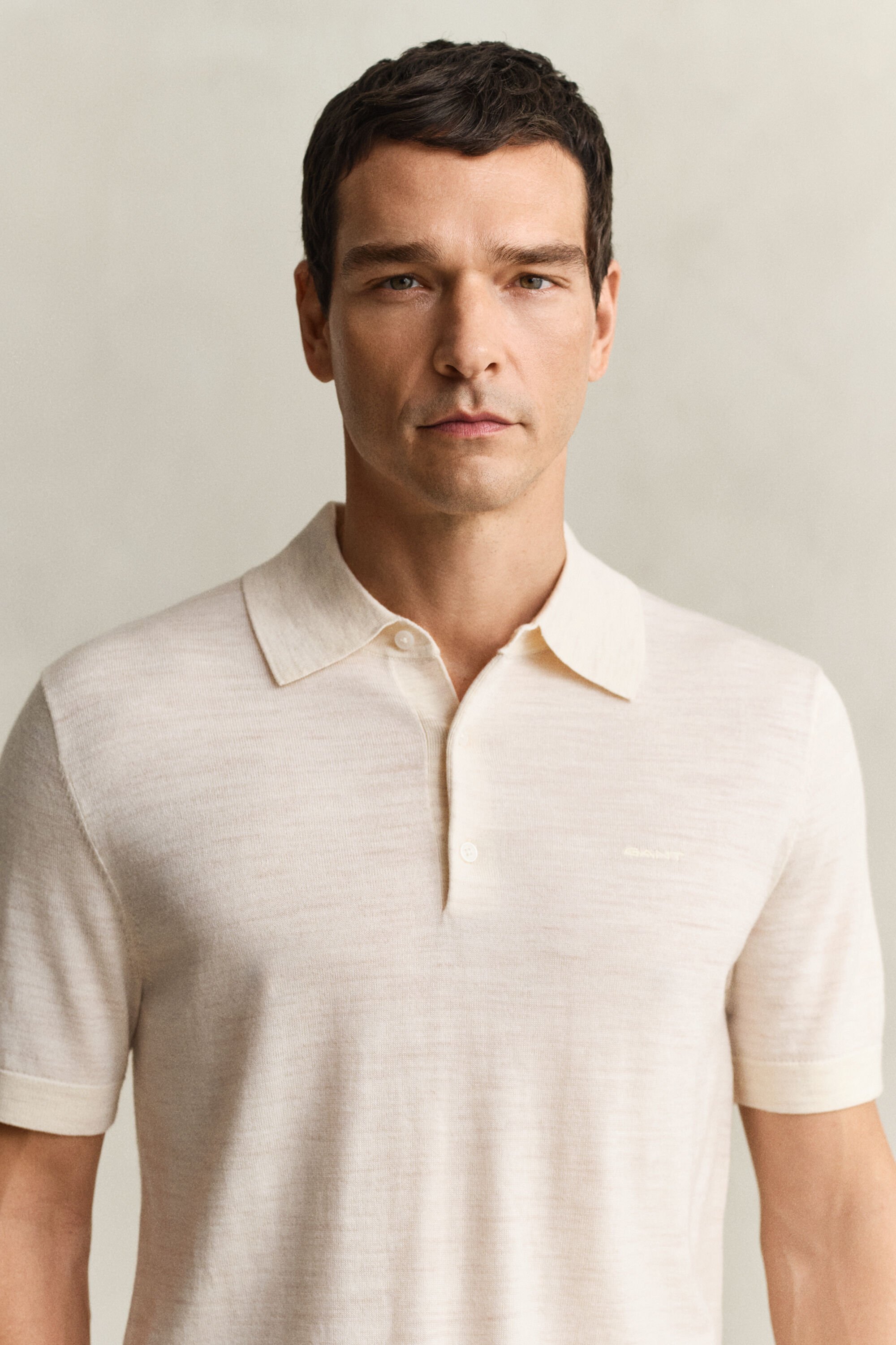 Pull façon polo en laine mérinos extrafine à manches courtes