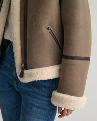 Veste en peau lain&eacute;e