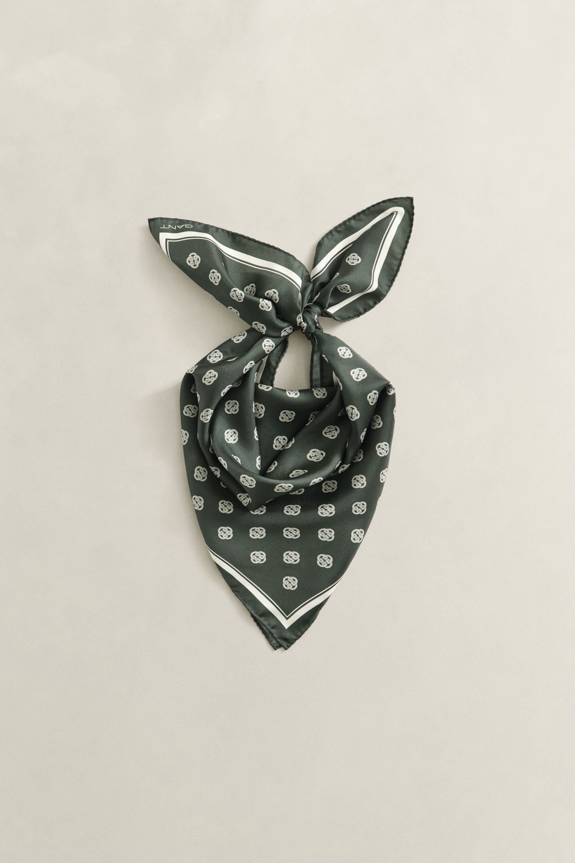 Foulard en soie avec monogramme