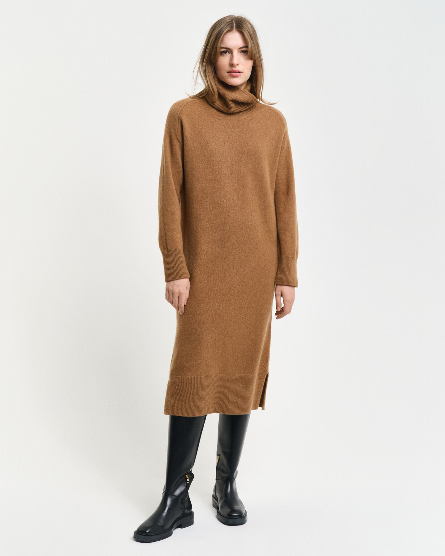 Robe col roul&eacute; avec finitions &agrave; chevrons