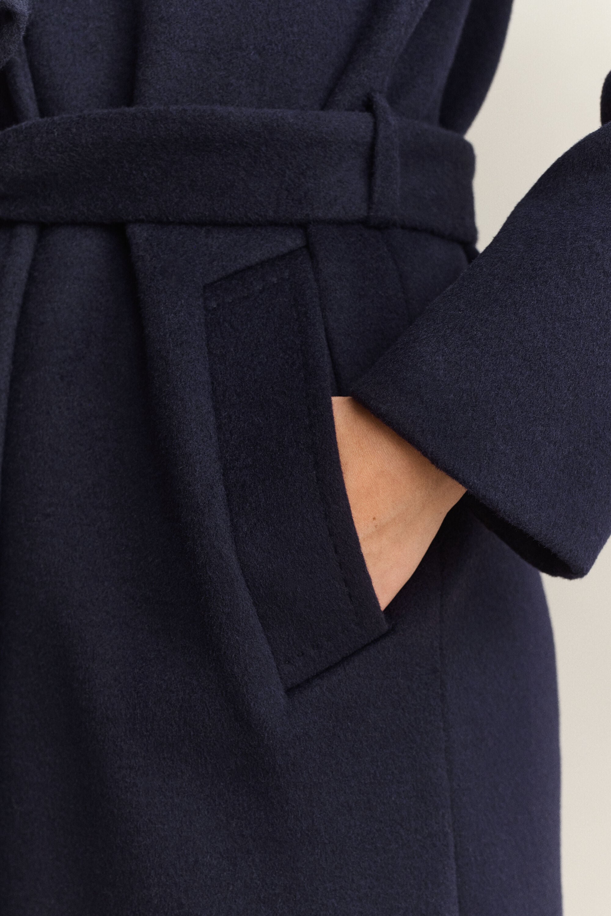 Manteau en laine mélangée avec ceinture