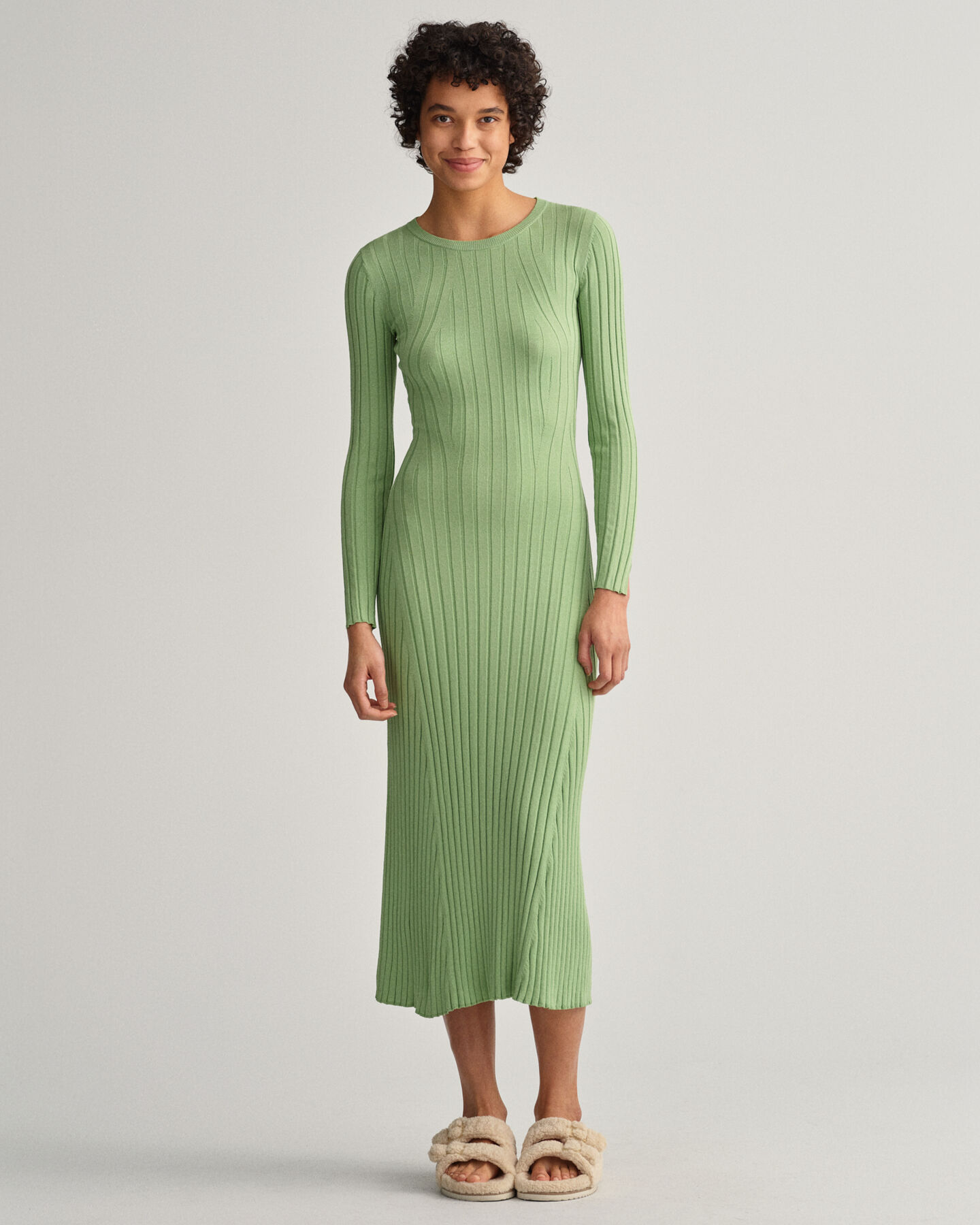 Robe ras du cou c&ocirc;tel&eacute;e