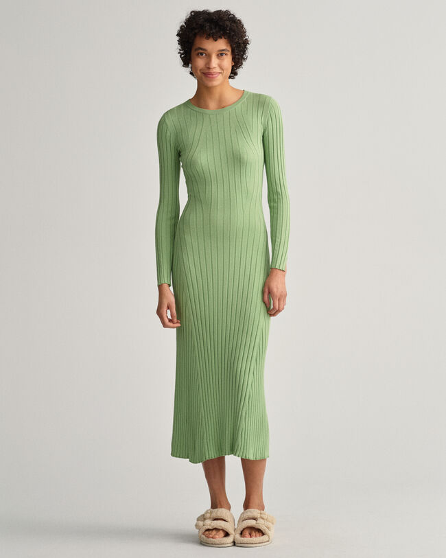 Robe ras du cou c&ocirc;tel&eacute;e