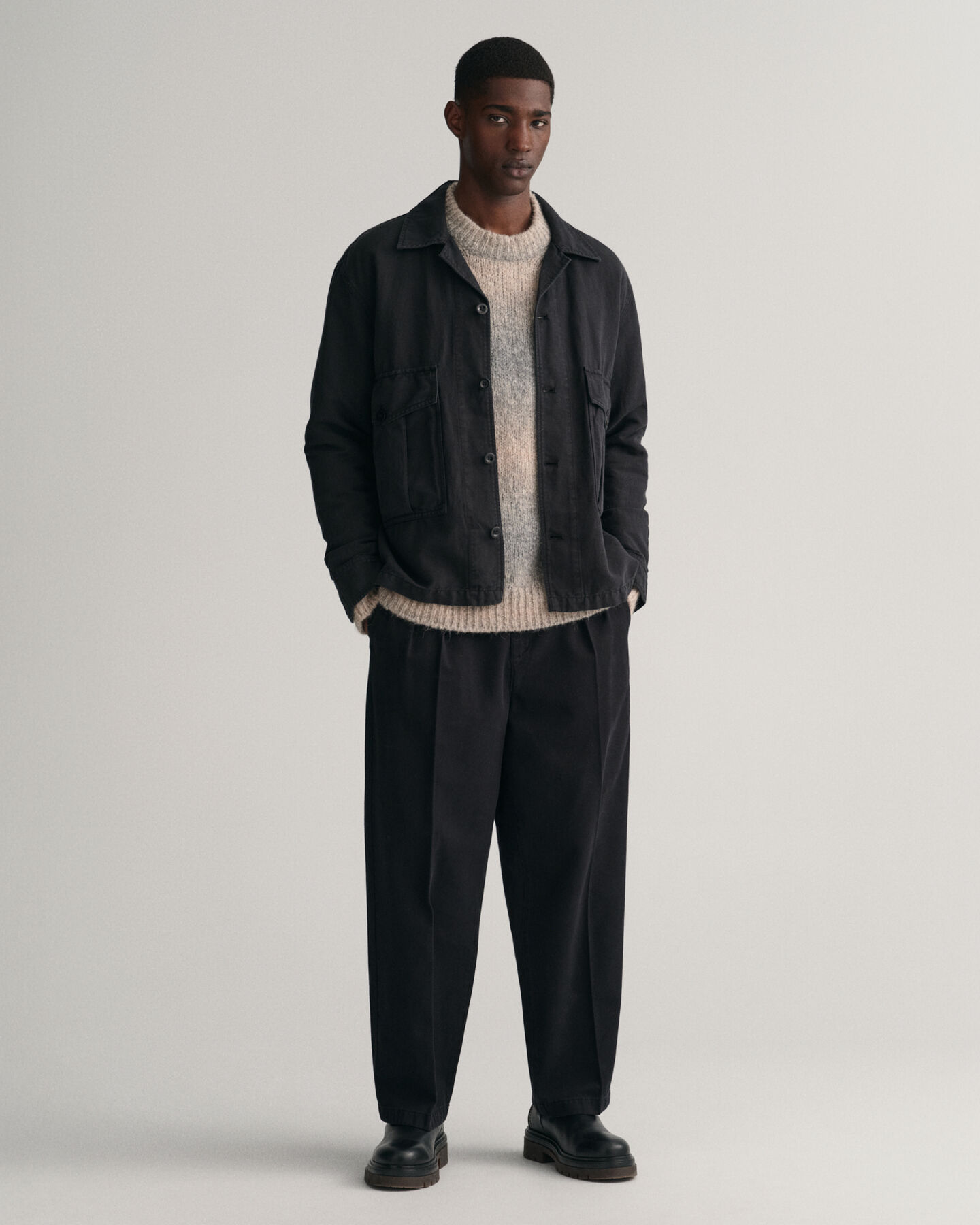 Pantalon chino en sergé plissé