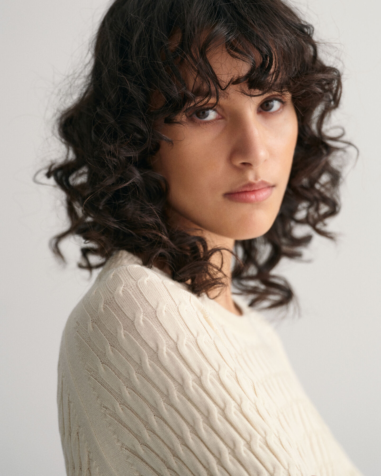 Robe ras du cou en maille &agrave; torsades