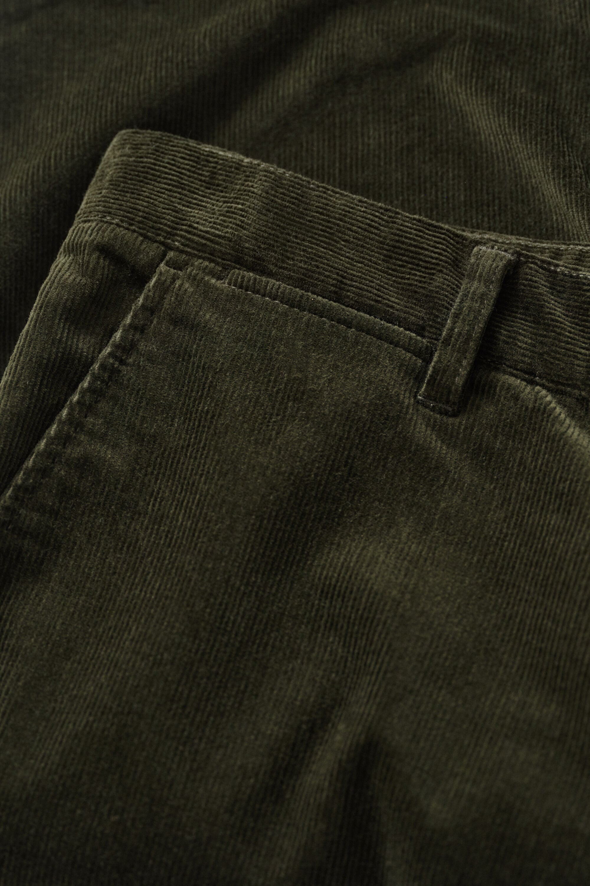 Pantalon chino slim en velours côtelé