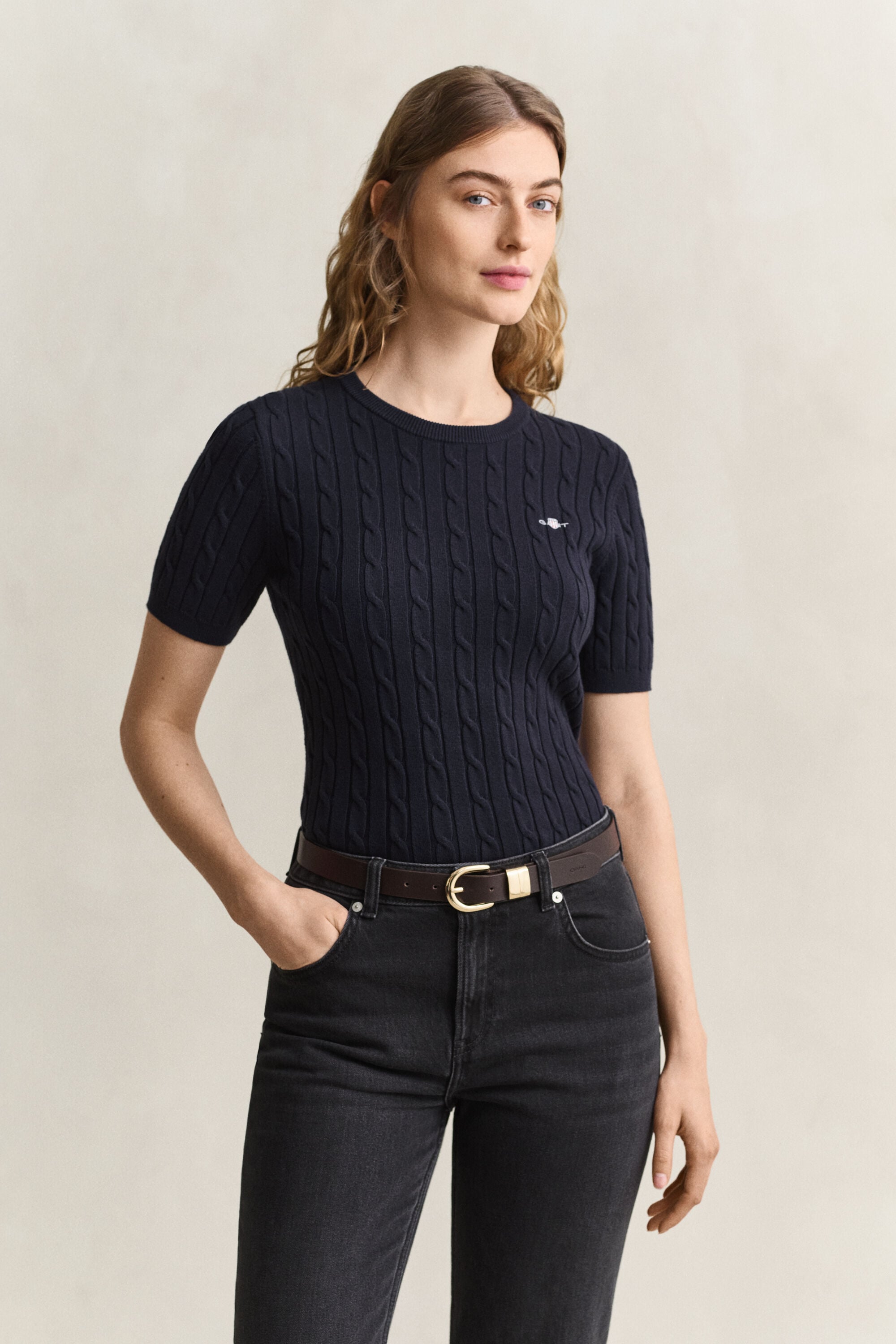 Pull à manches courtes en maille de coton stretch à torsades