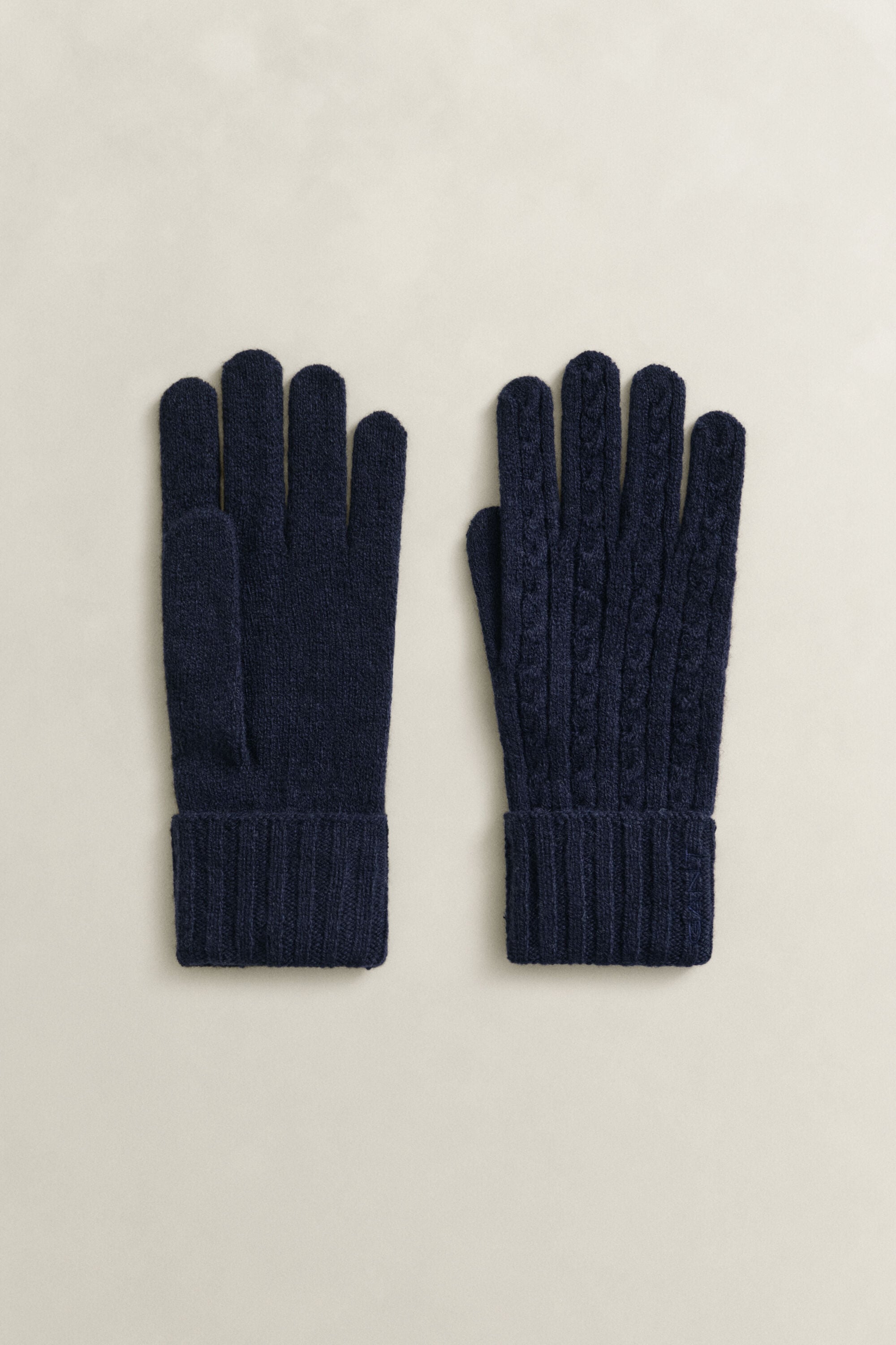Gants en maille de laine à torsades