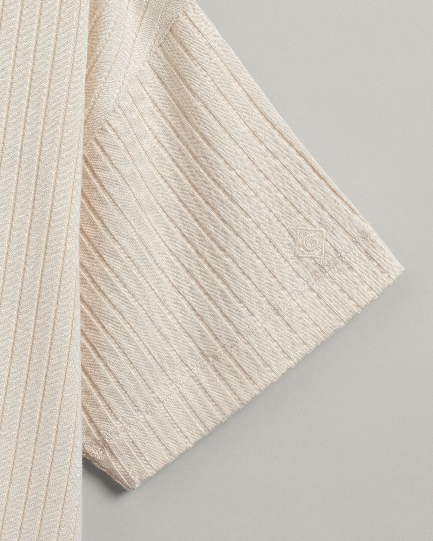 T-shirt fendu à manches courtes rallongées Detail