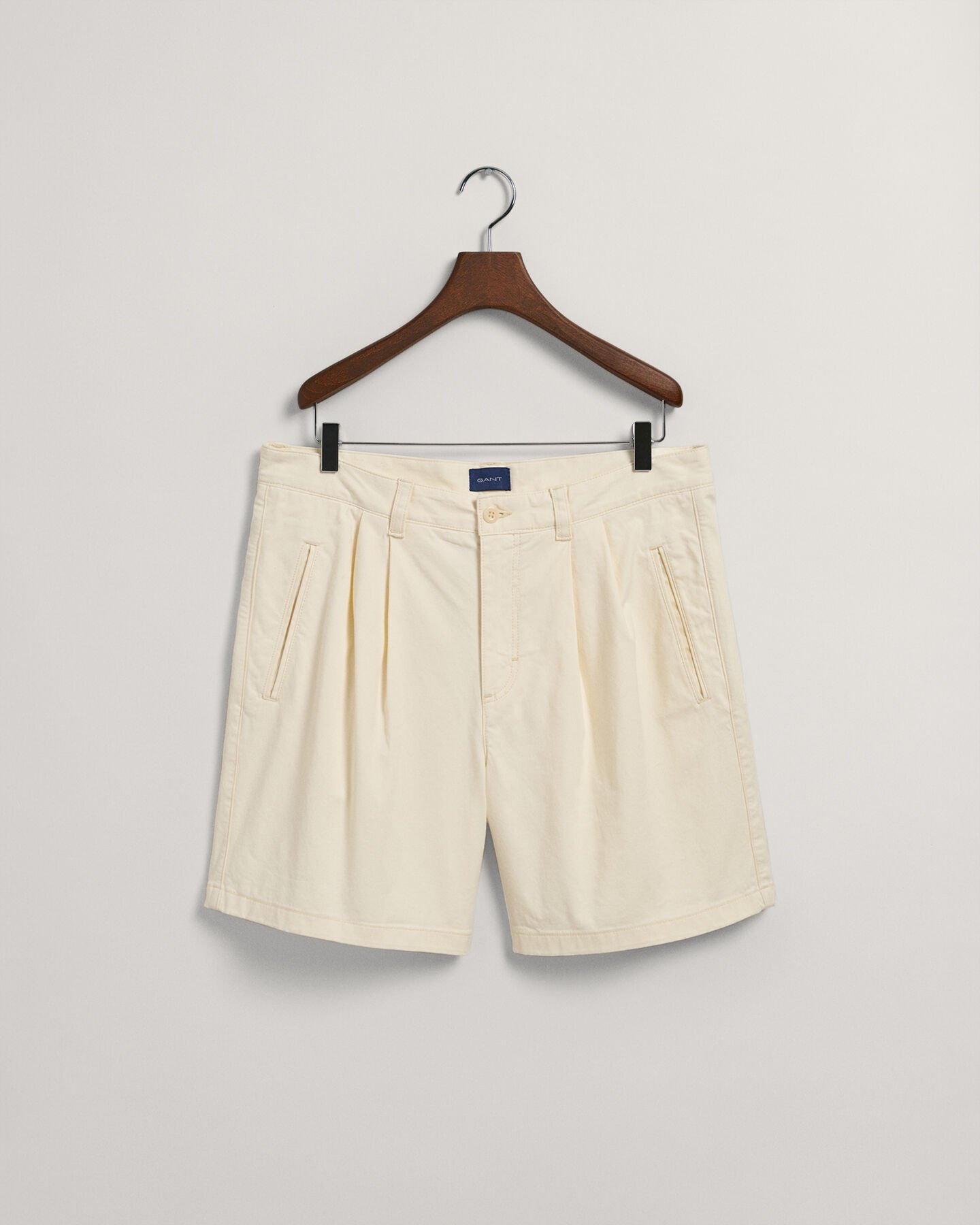 Short relaxed fit pliss&eacute;