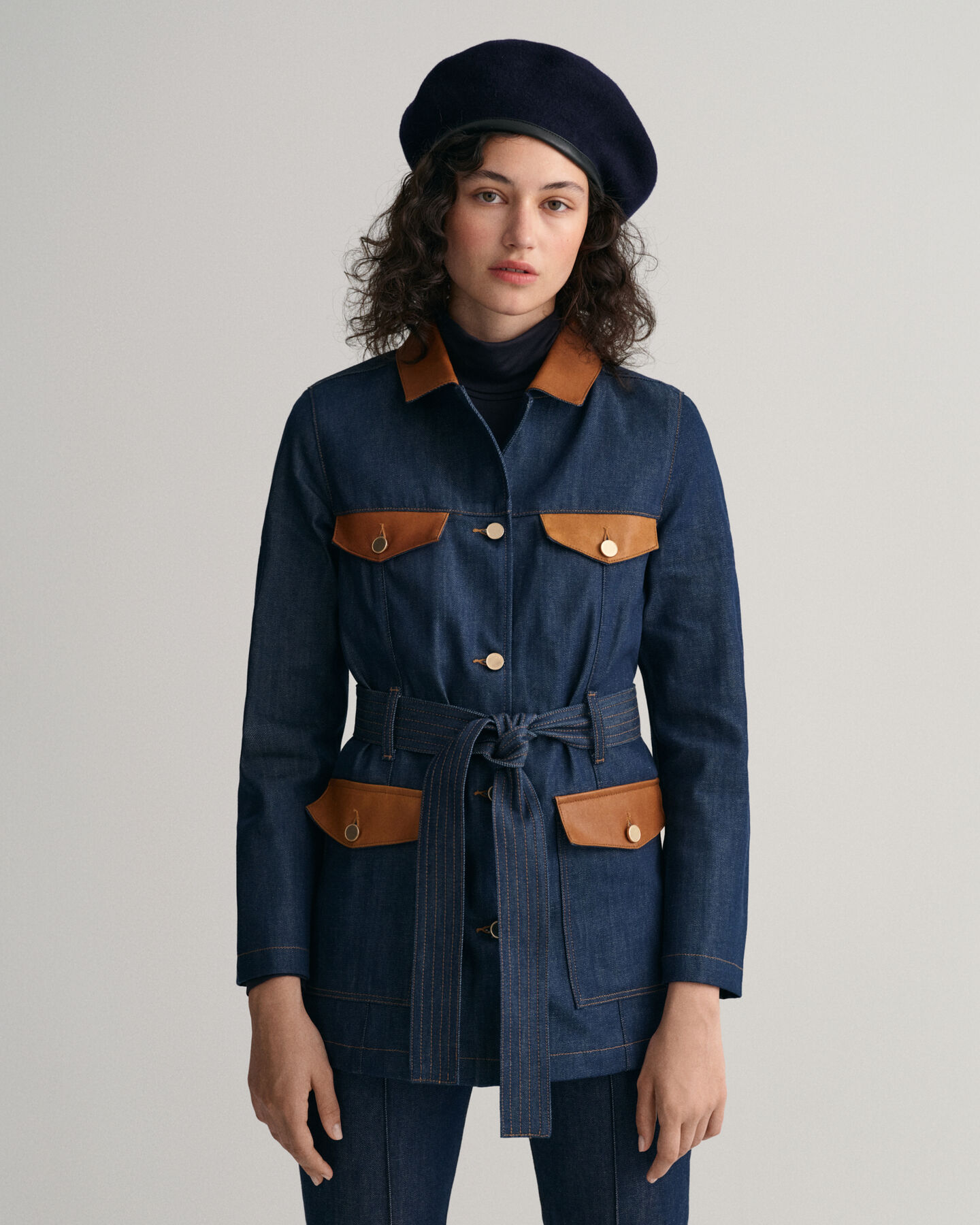 Veste en denim avec finitions en cuir