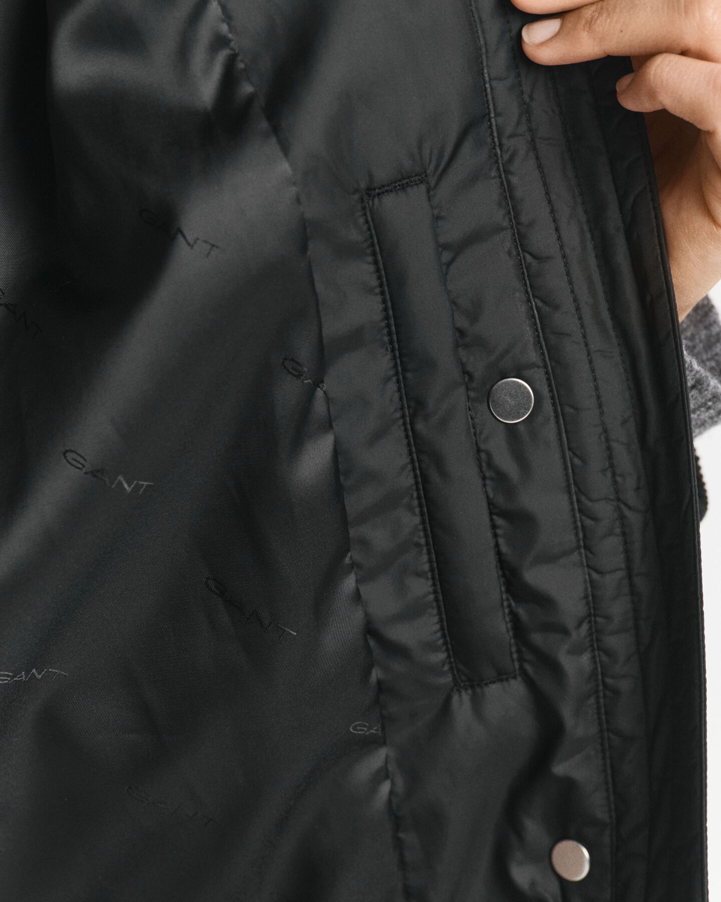 Manteau matelassé avec bord en velours côtelé