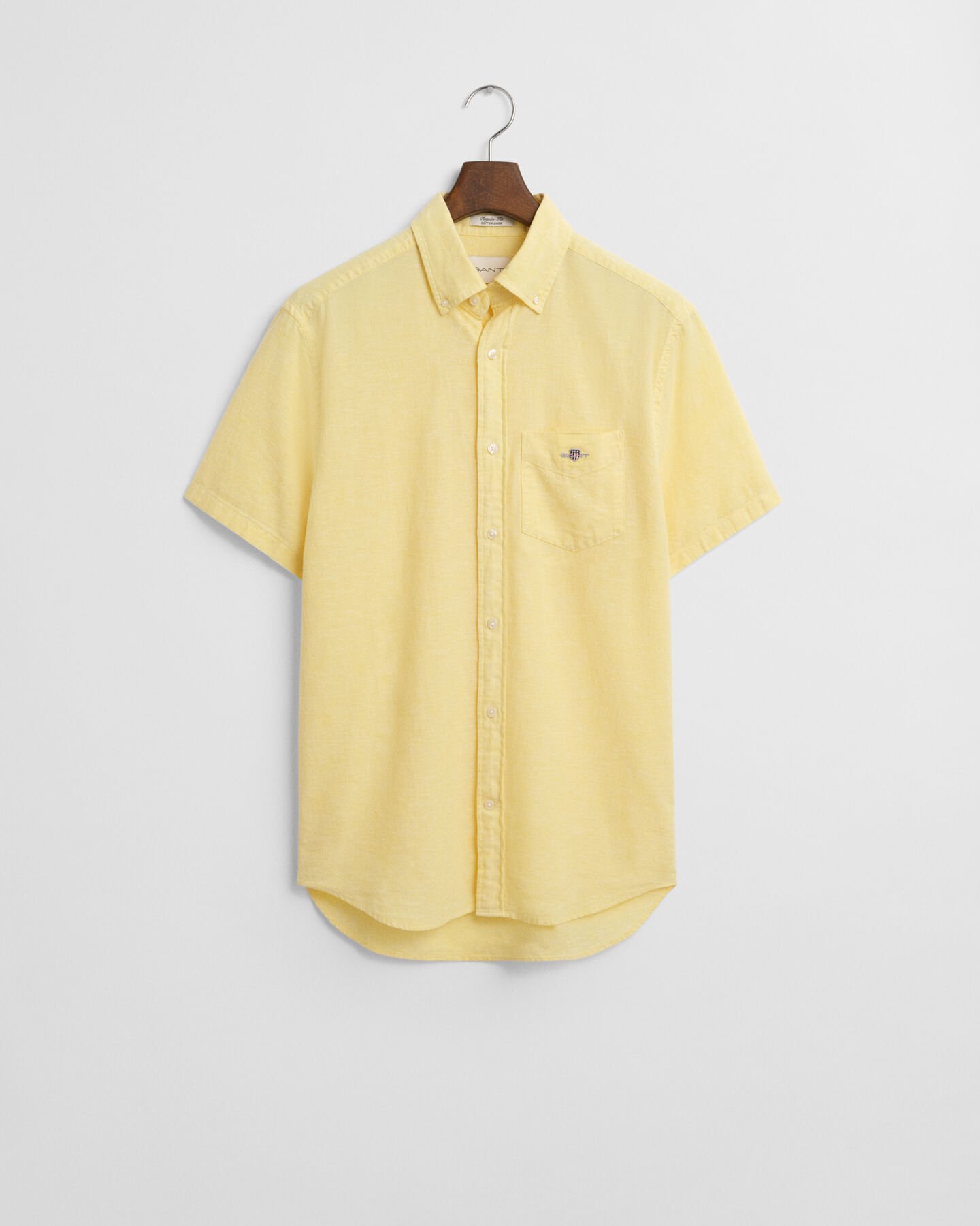 Chemise regular fit en coton et lin &agrave; manches courtes