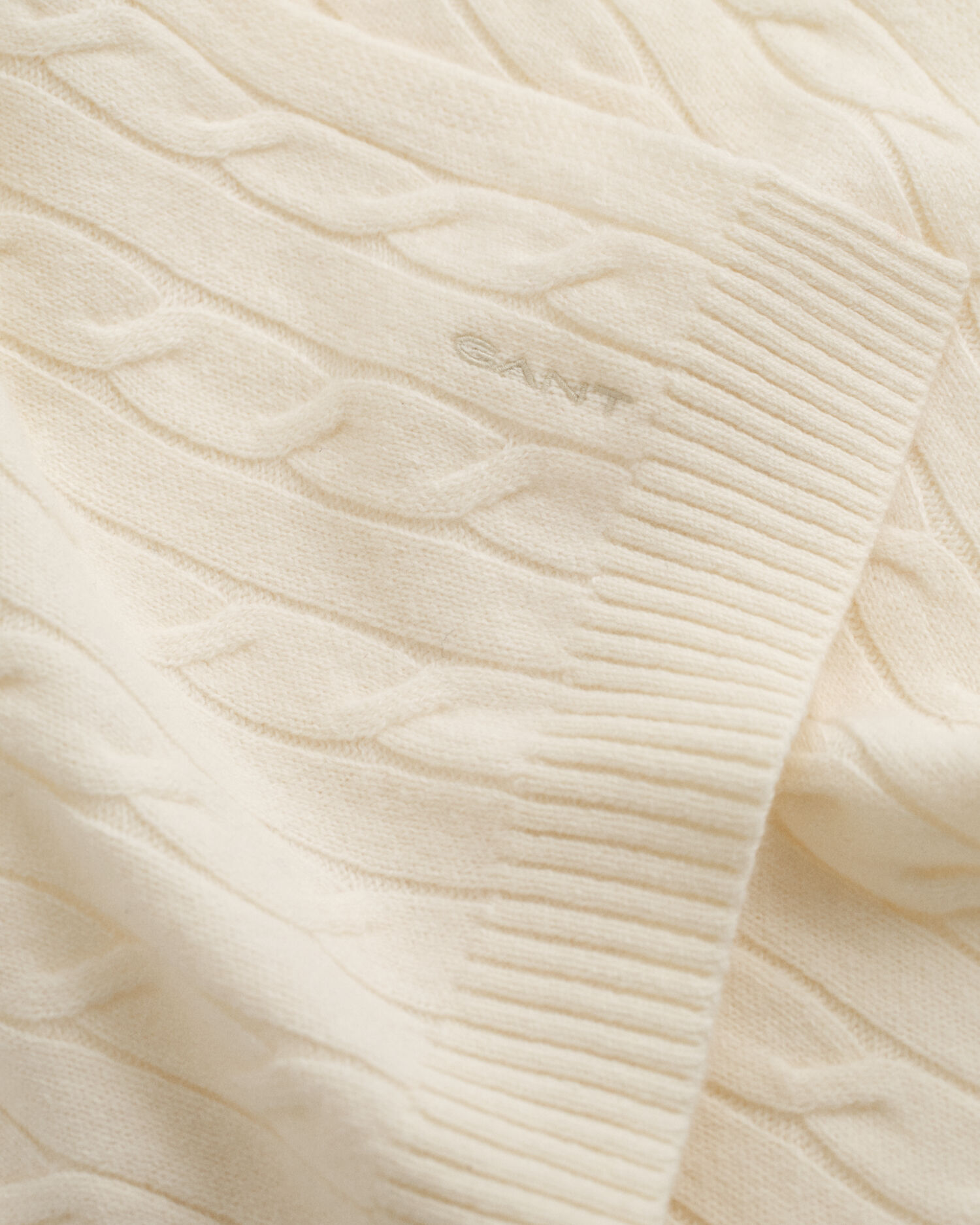 Écharpe en maille de laine à torsades