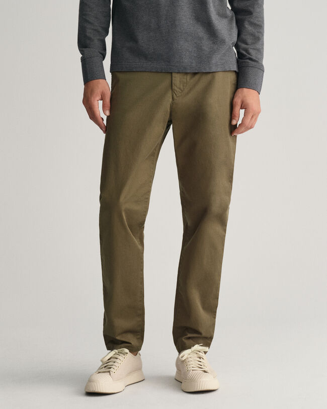 Pantalon chino coupe fuselée en sergé