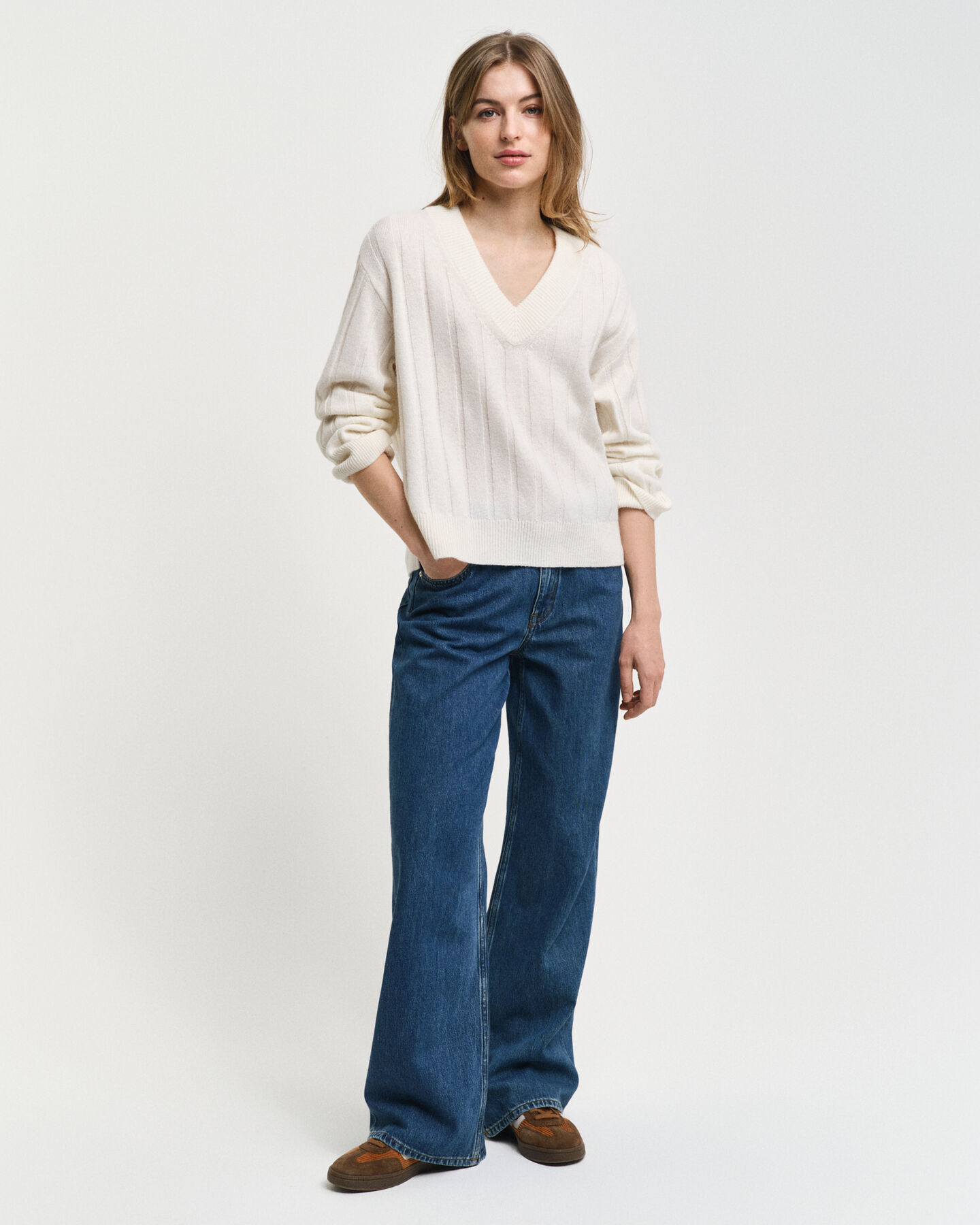 Pull col V en laine à côtes larges