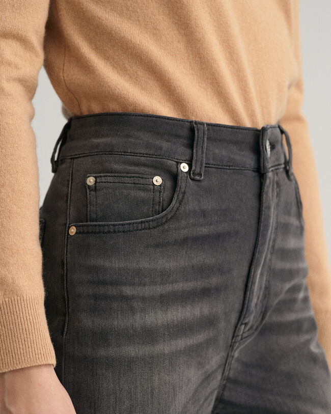 Jean court &eacute;vas&eacute;