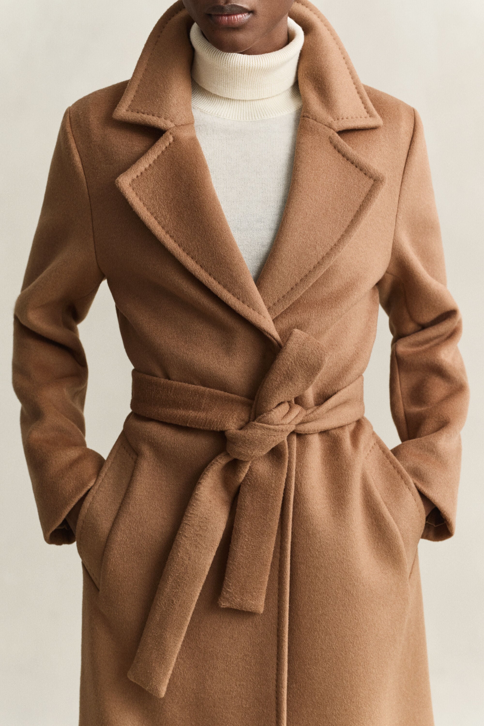 Manteau en laine mélangée avec ceinture