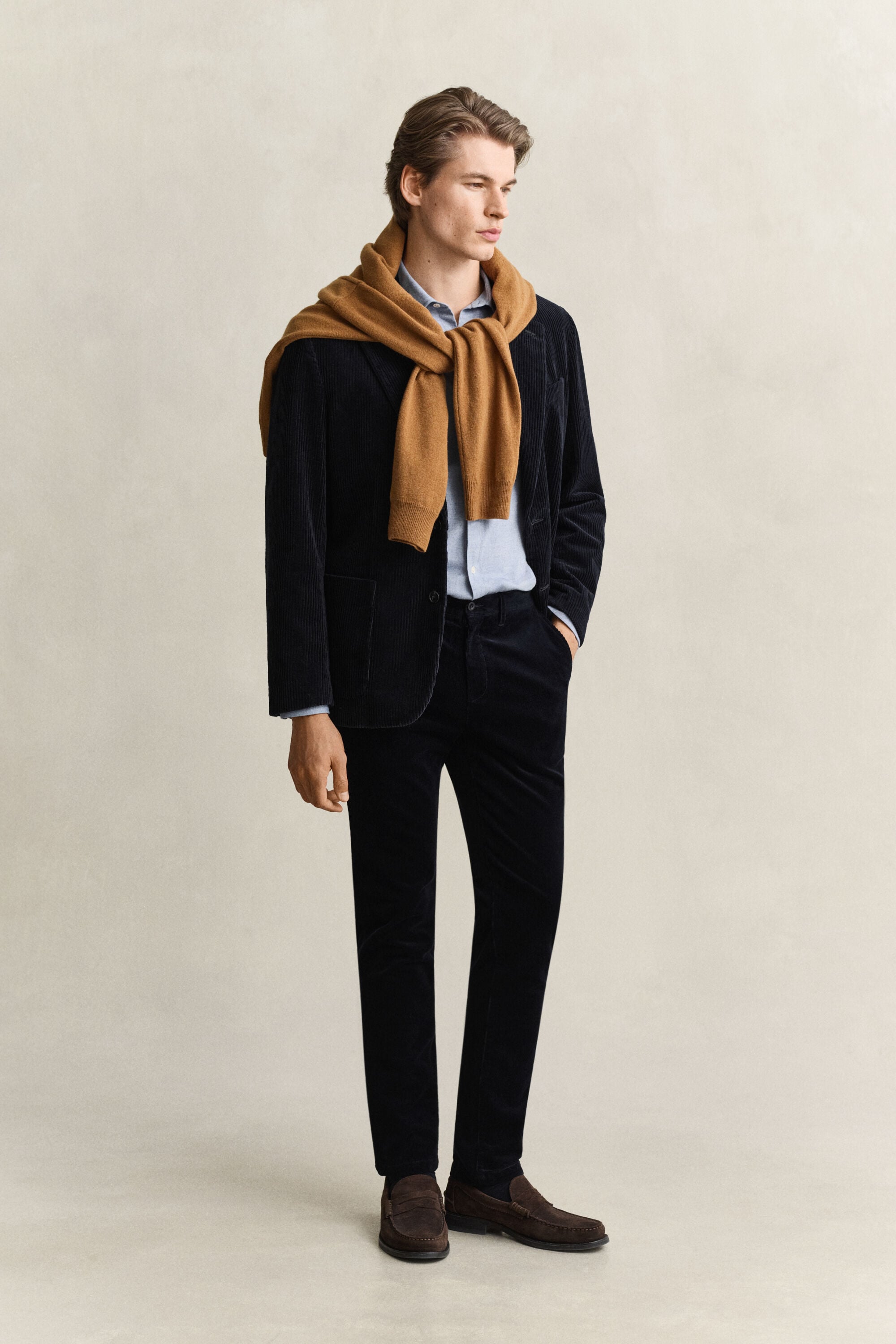Pantalon chino slim en velours côtelé