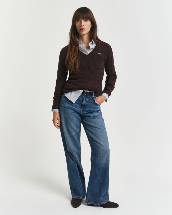 Pull col V en maille de coton stretch à torsades