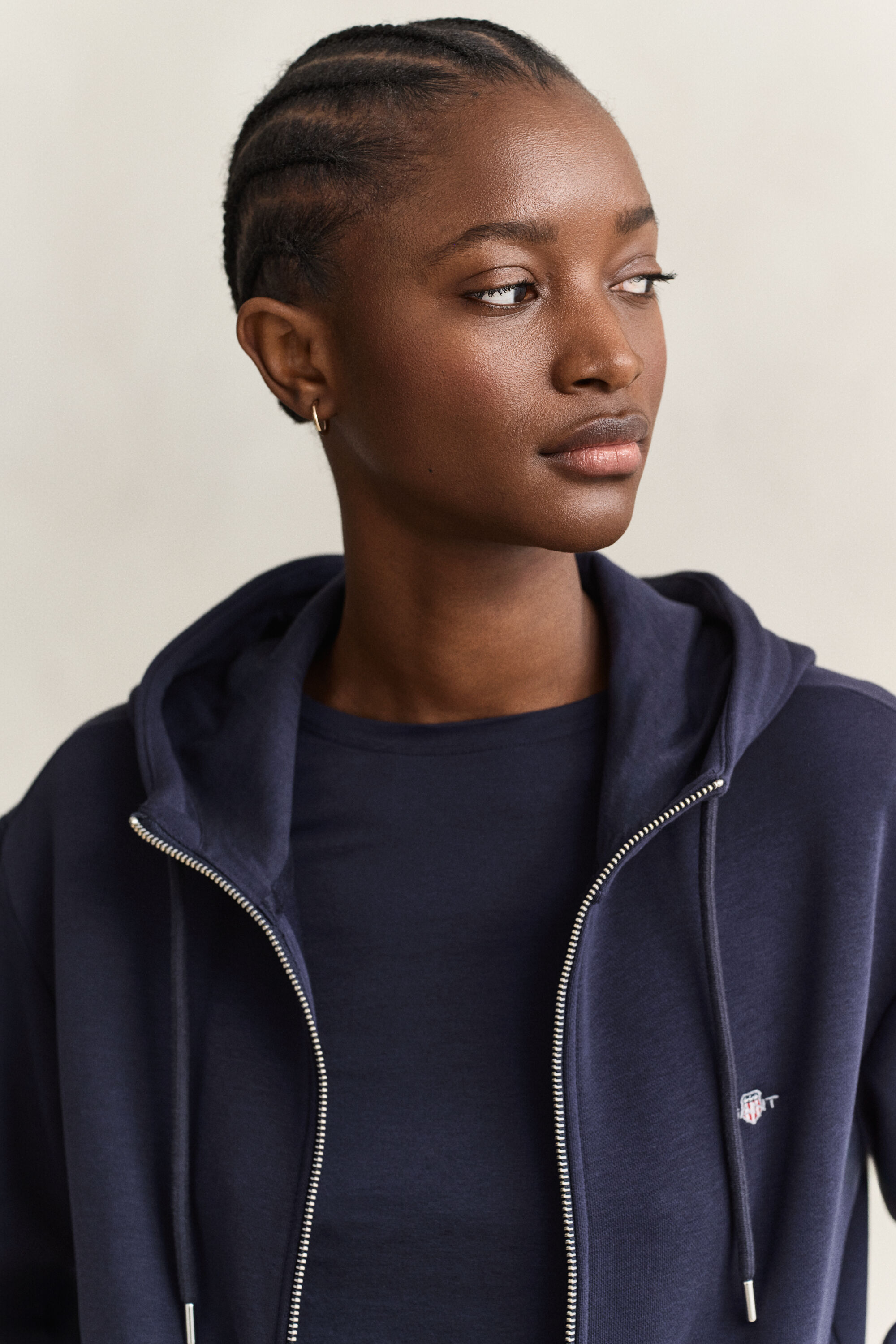 Sweat à capuche zippé avec écusson