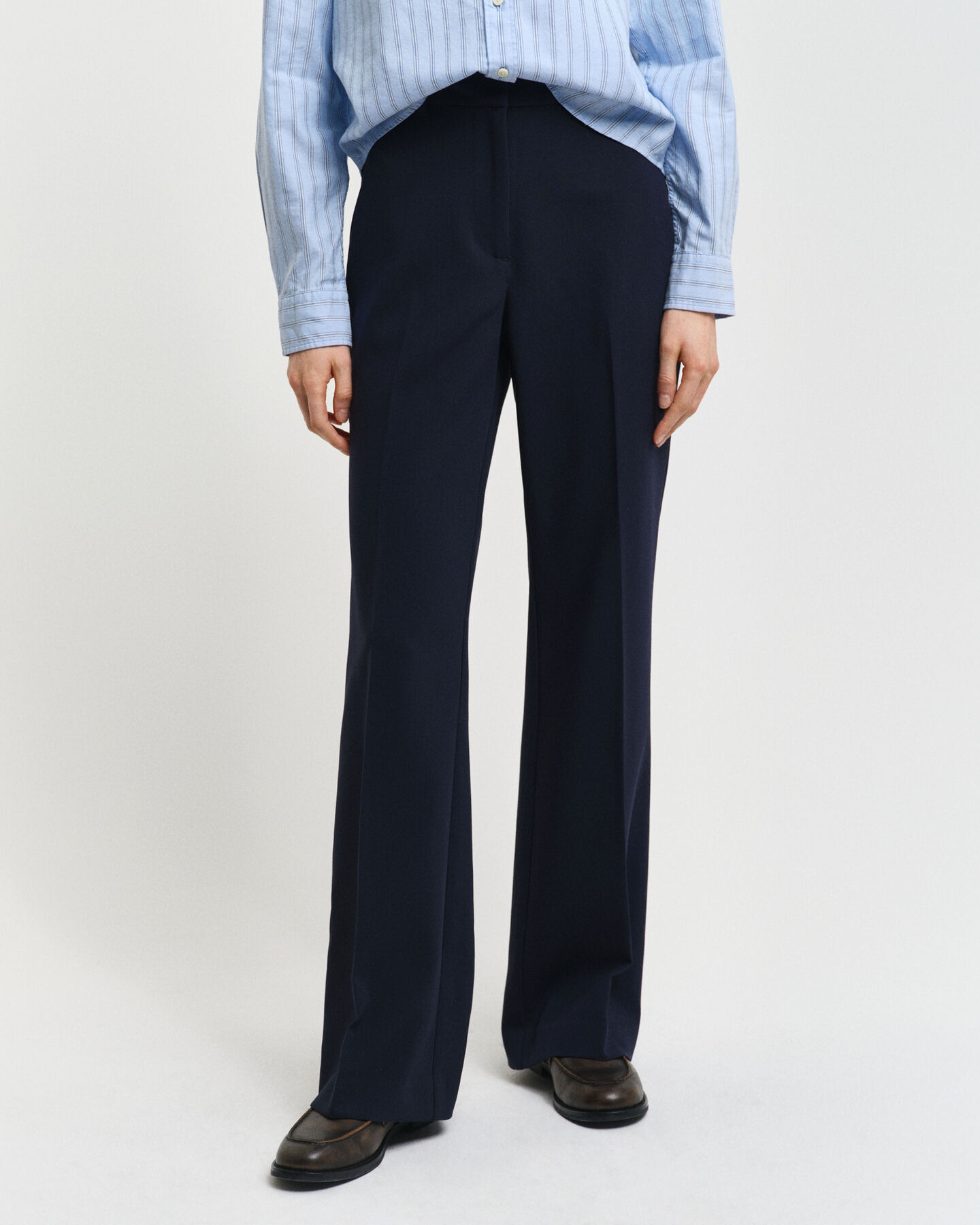 Pantalon habillé coupe slim évasé