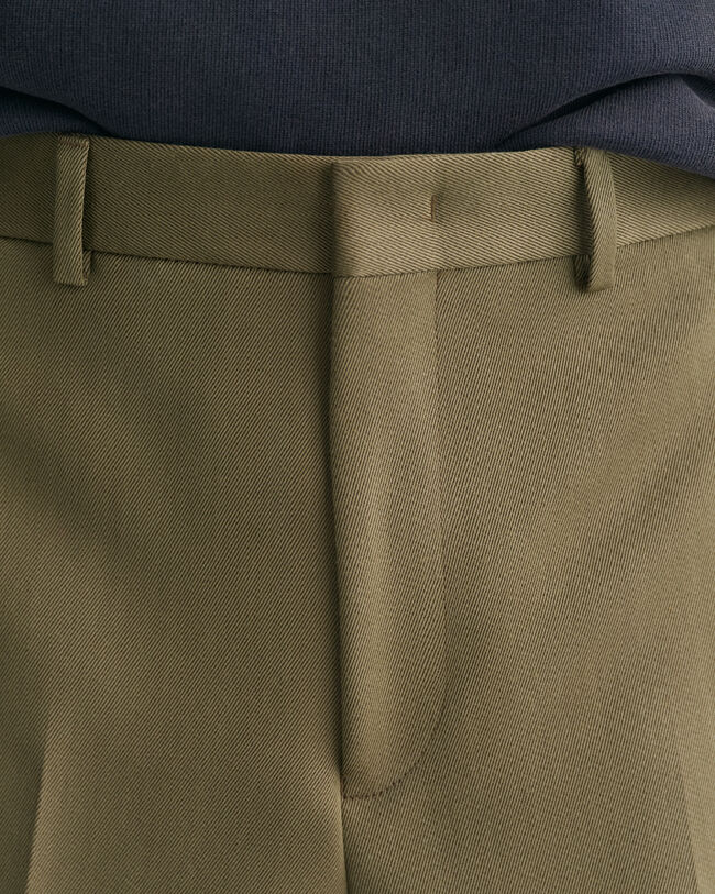 Pantalon chino ajust&eacute;