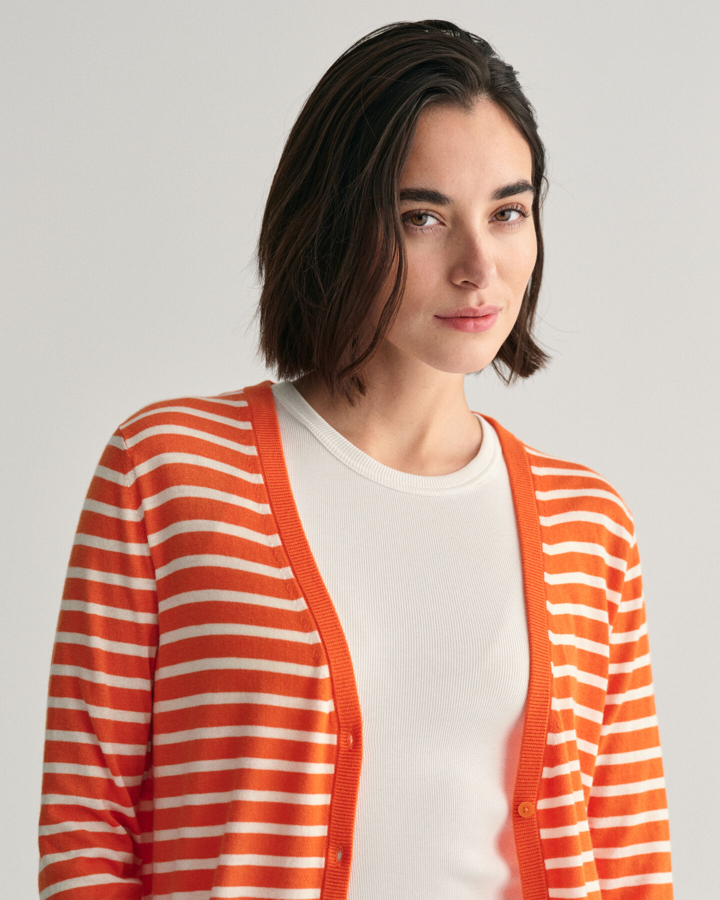 Cardigan en maille fine &agrave; rayures