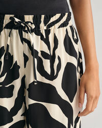 Short relaxed fit Palm Print Pull-On