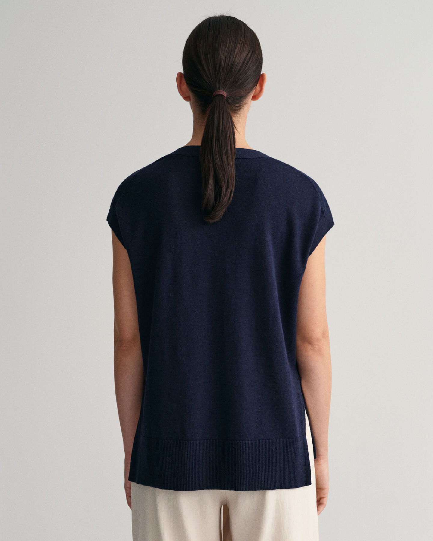 Pull sans manches col V en lin mélangé