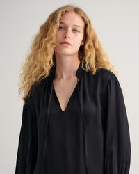 Robe &agrave; col droit