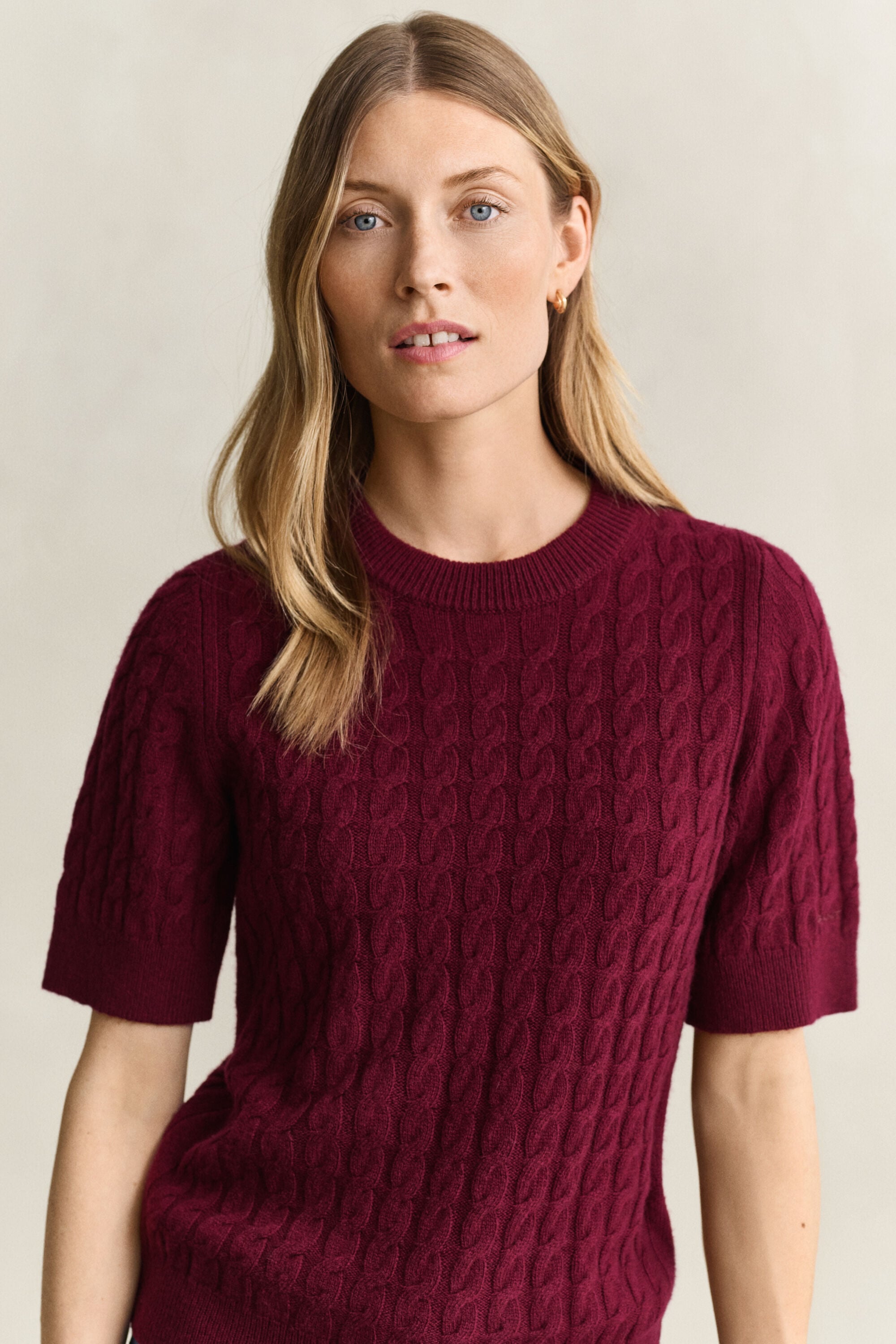 Pull à manches courtes en laine et cachemire à maille torsadée
