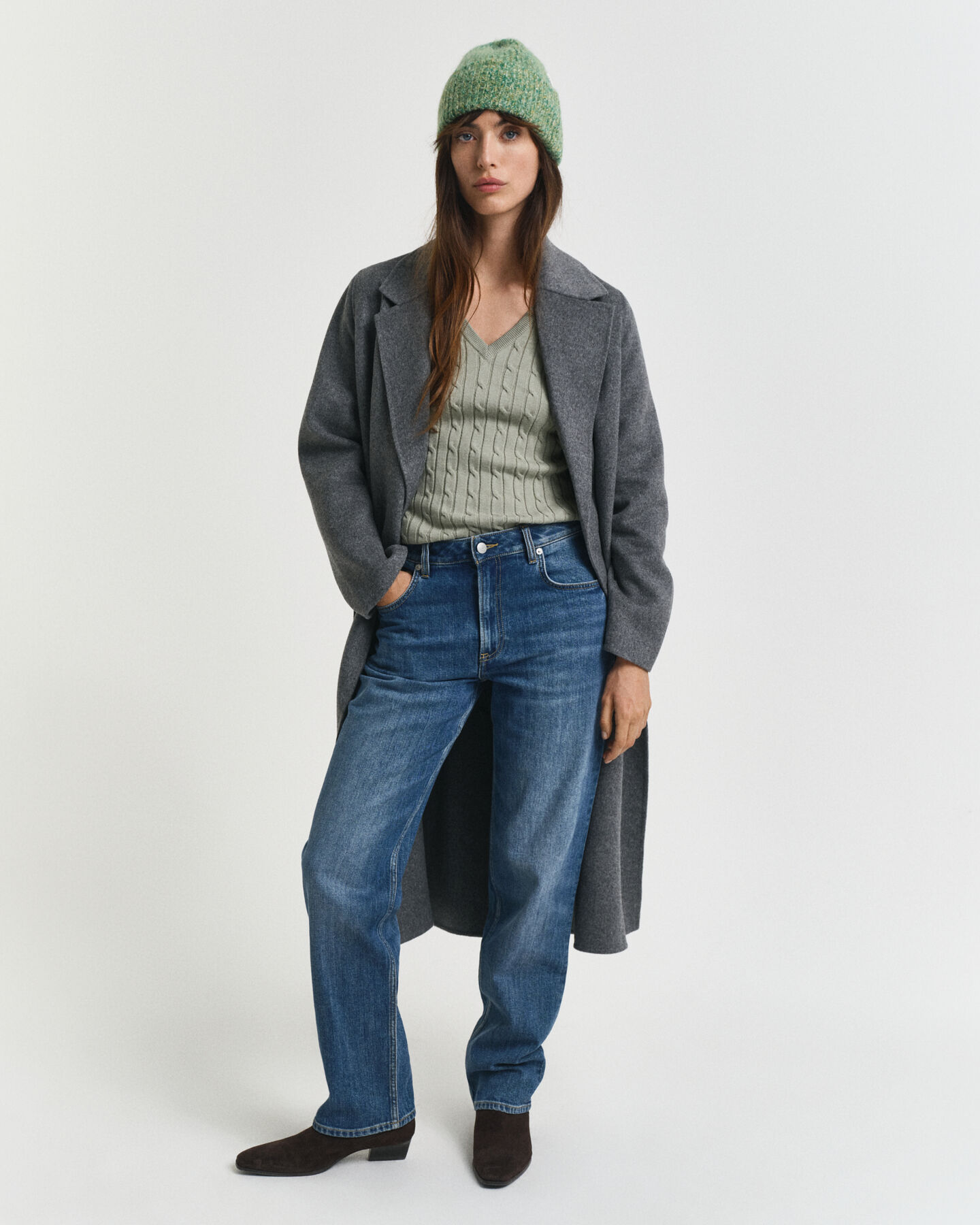 Pull col V en maille de coton stretch à torsades