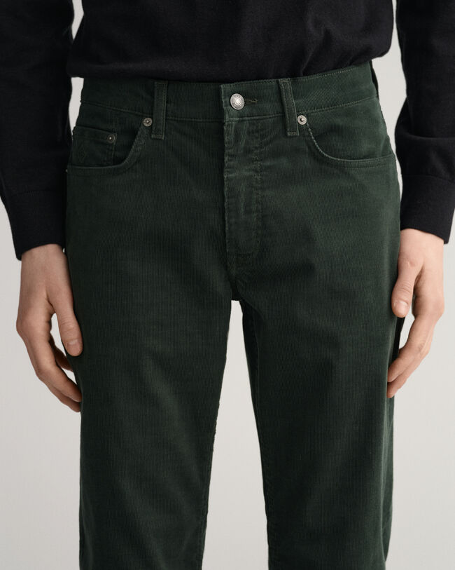 Jean slim fit en velours c&ocirc;tel&eacute; Hayes