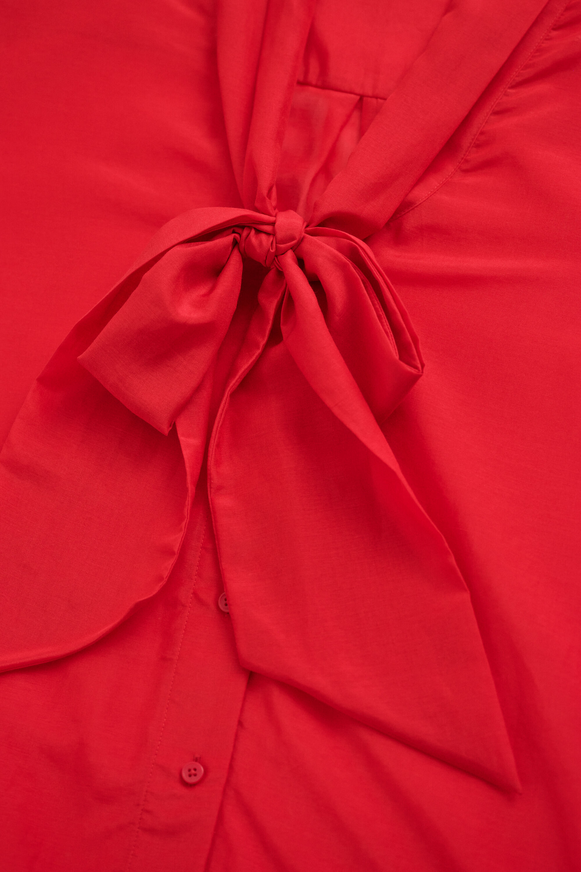 Chemise en coton et soie avec nœud lavallière