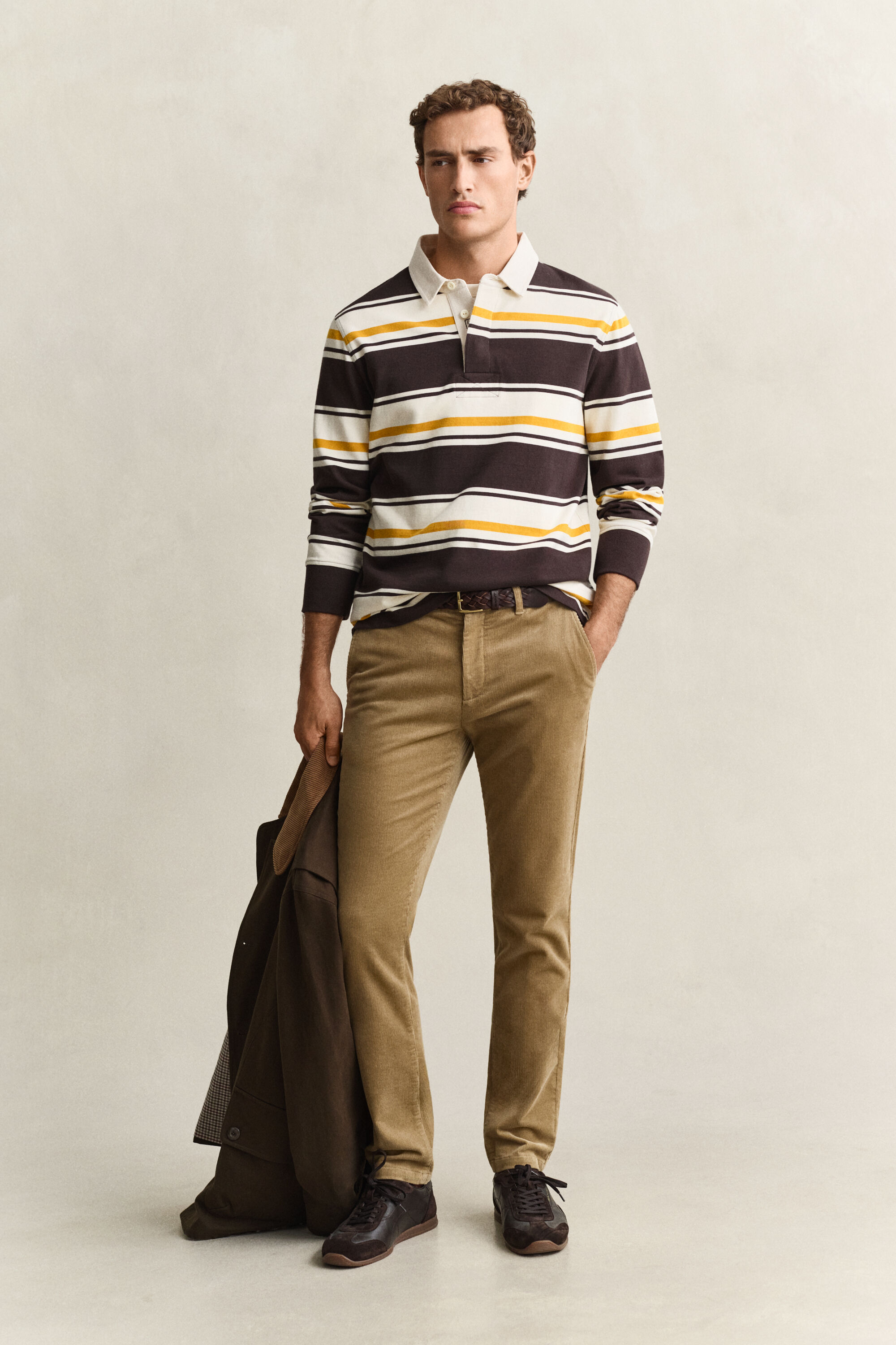 Pantalon chino slim en velours côtelé