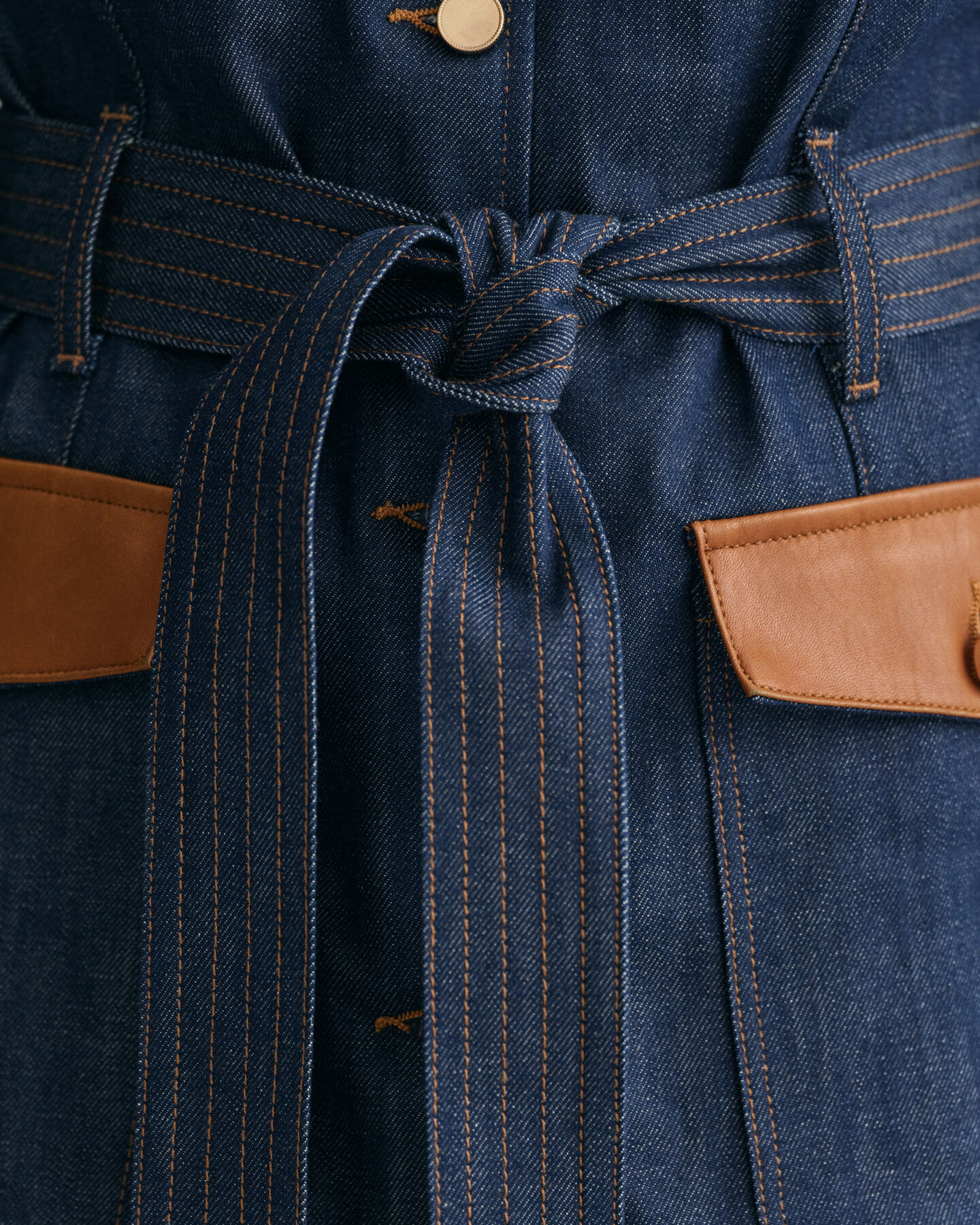 Veste en denim avec finitions en cuir