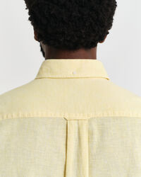 Chemise regular fit en coton et lin &agrave; manches courtes